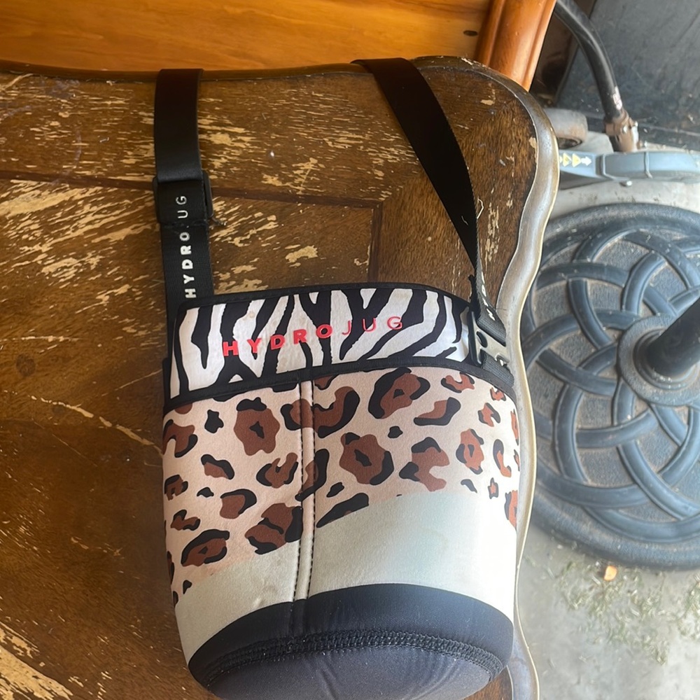 HYDROCHUG Water HOLDER!!